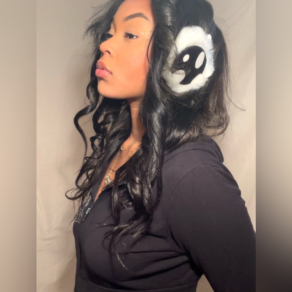 2 EAR MUFFS Polka dot cow print faux fur 
Comfy, stylish, Y2K, aesthetic